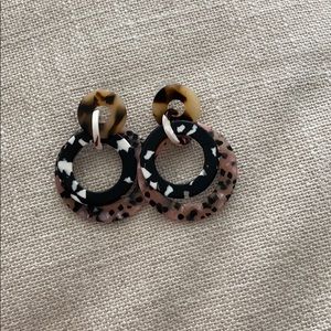 Lele sadoughi pink tortoise earrings NWOT